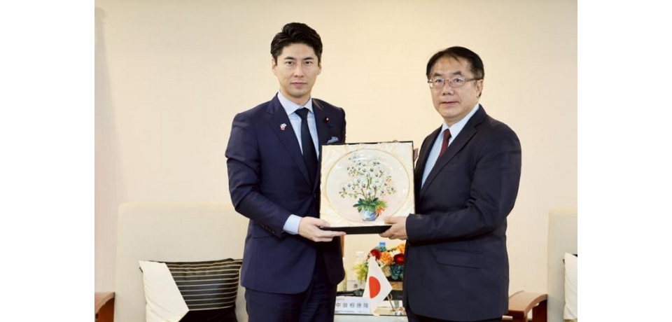 日本自民黨青年局長中曾根康隆拜會 黃偉哲致贈台南越光米見證跨時空台日情誼(圖)