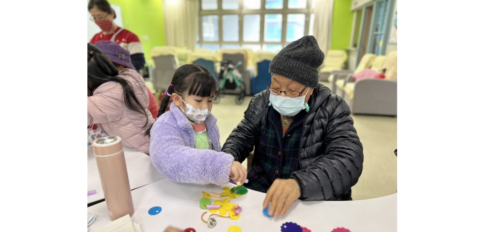 長者與孩子共融　台北市立文山幼兒園與興隆老人日照中心連結代間感情(圖)