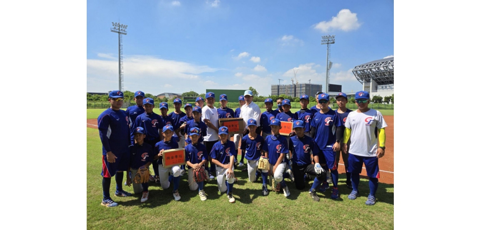 台南市政府體育局長陳良乾親赴慰勞 U12臺灣代表隊 為少棒加油打氣(圖)