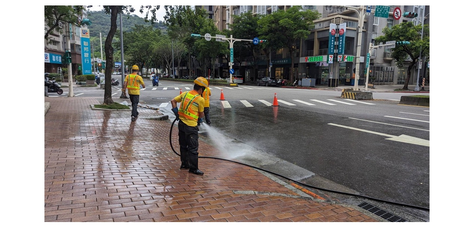 泥漿灑滿路！砂石車污染路面 台北市政府環保局急清理並重罰求償(圖)