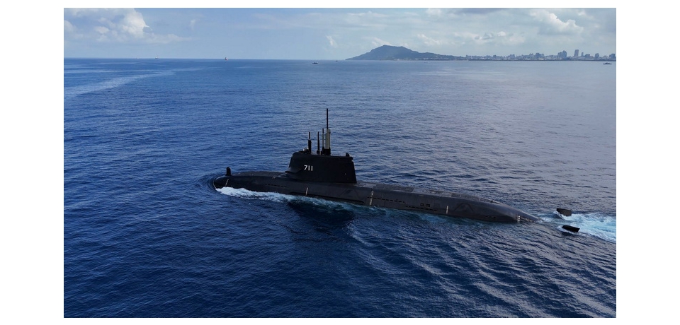 「海鯤軍艦」完成第三次浮航海試(圖)