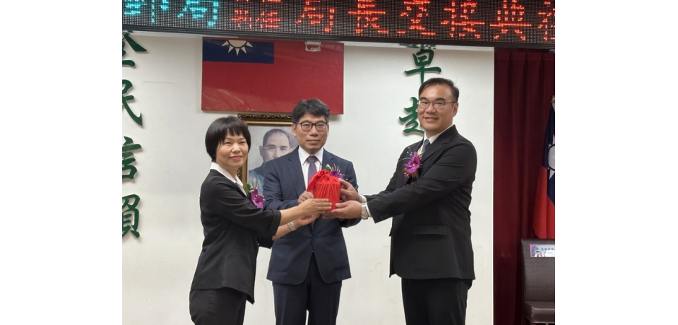 南投郵局局長黃翠蓮　奉獻45年功成榮退(圖)