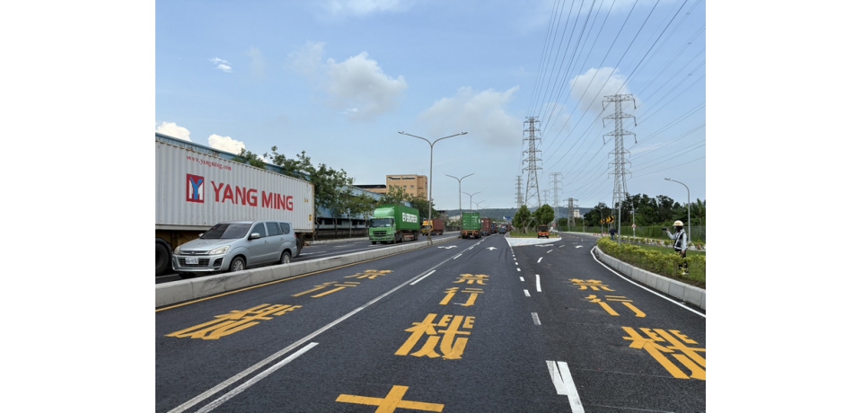 高雄港洲際貨櫃中心聯外貨櫃車專用道開放通行 提升港區交通運輸效能(圖)