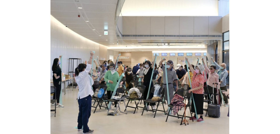 Hold住衰弱高齡者「肌」動力 高醫岡山醫院引進智能復健機器人當推手(圖)