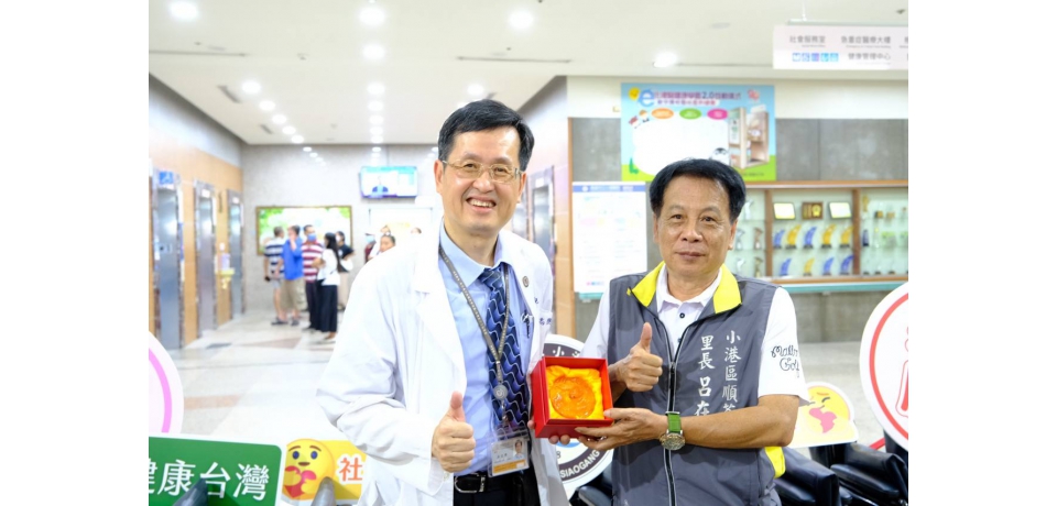 小港區順苓里里長呂在和父親 合力捐贈72台輪椅為小港醫院打造更便利的醫療環境(圖)