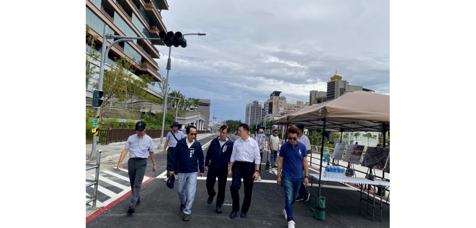 高雄市第85期市地重劃區曹謹路打通工程進度超前 副市長林欽榮前往視察 力拼10月底開放通車(圖)