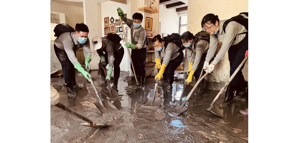 愛心進災區 慈濟全台志業同仁前往花光復鄉清淤打掃(圖)