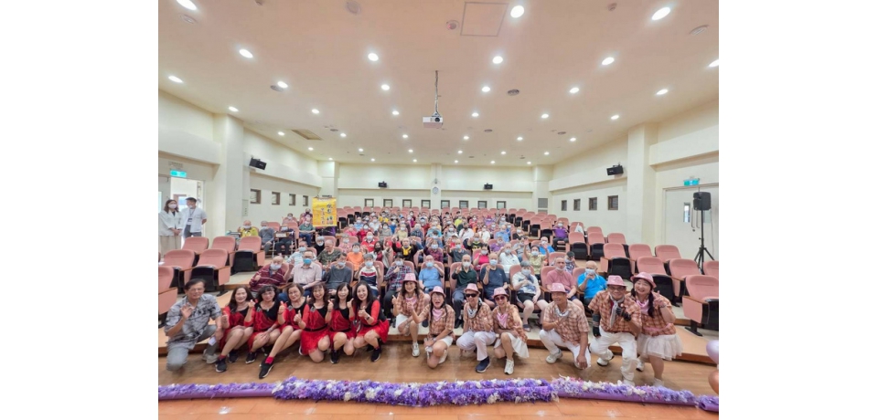 草屯療養院懷舊金曲陪伴住民找回笑容　鳳梨樂活樂團暖心開唱　樂活旋律溫暖每個角落(圖)