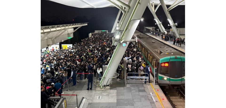 TWICE首次攻佔高雄世運主場館開唱 高捷攜手市府打造升級版藍色應援(圖)