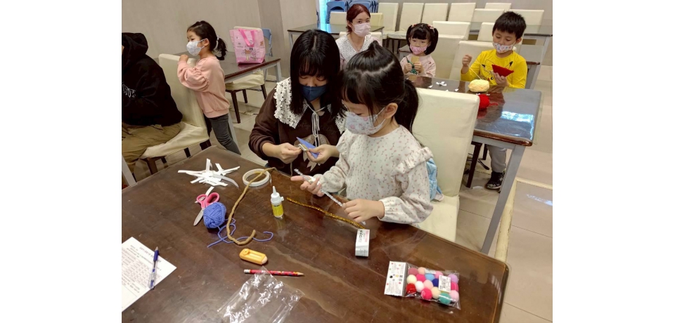 高雄市圖小港分館歡慶聖誕節活動好暖心(圖)