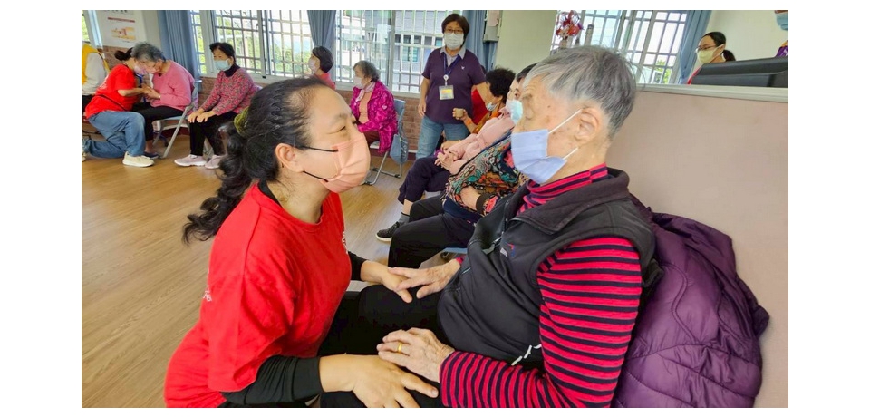 樂聲傳愛迎歲末　草屯療養院歲末感恩音樂會溫暖長輩心(圖)