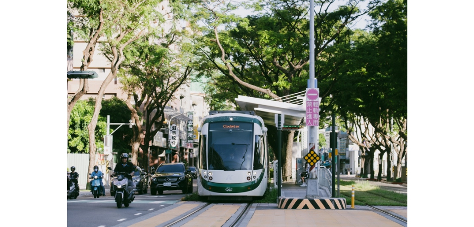 高雄輕軌實施營運安全強化措施 114年碰撞事故下降27%(圖)