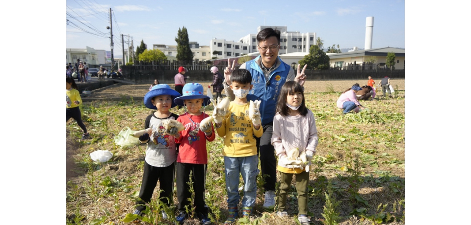 南投市「農遊趣」全城動起來！千人齊聚拔蘿蔔，體驗手作食農魅力(圖)