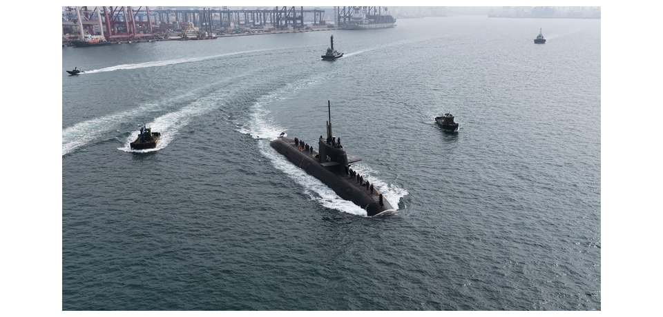 「海鯤軍艦」執行潛航前置海上測試(圖)