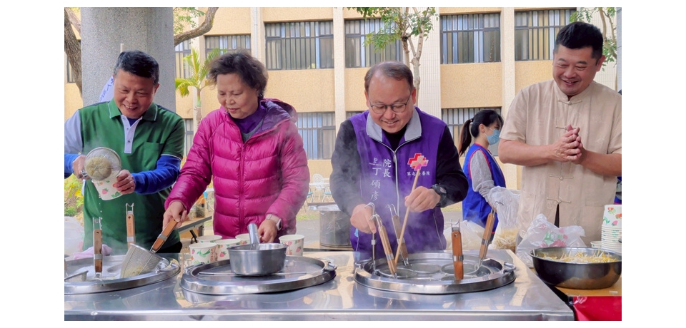 寒冬送暖！義煮列車開進草屯療養院 在地美食暖心送達 熱騰騰南投意麵陪伴病友過好年(圖)