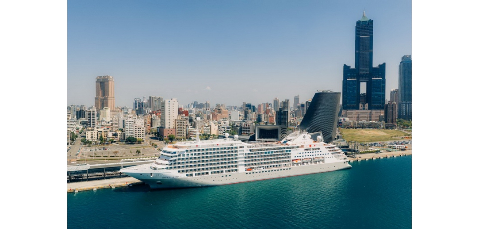 銀海郵輪「銀海明月號」首次靠泊高雄港 外籍旅客體驗港都文化魅力(圖)