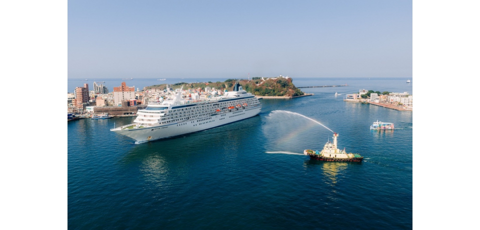 高雄港再迎國際郵輪新面孔 水晶郵輪「水晶合韻號」首航高雄港(圖)