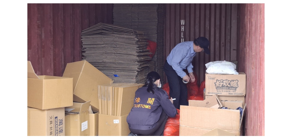 財政部高雄關查獲走私大陸乾香菇及食品 近2000公斤(圖)