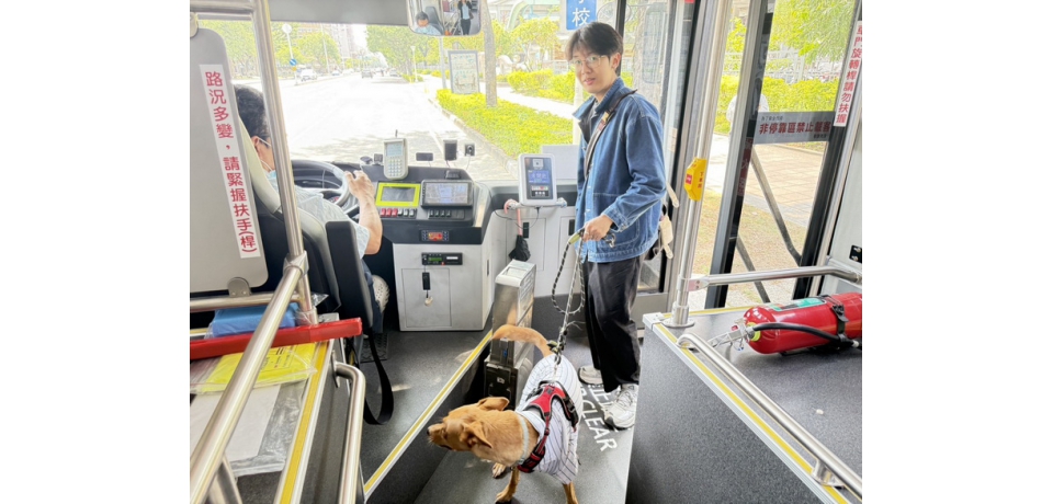 高雄狗狗福利＋1　高雄試辦「假日狗狗友善公車」　特定路線免裝籠(圖)
