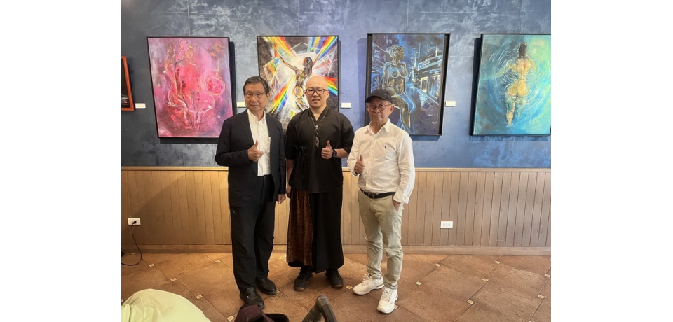 《浮光中的拉扯》王靖鋒個人創作展-女性主體的生理感知與記憶軌跡 帕莎蒂娜青海餐廳靈動呈現(圖)