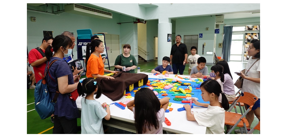 老幼共玩跨代同樂　積木闖關促進世代交流與幸福共融(圖)