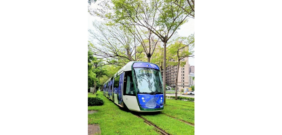 高雄市推出鯨鯊彩繪主題輕軌列車　即日起正式啟程(圖)