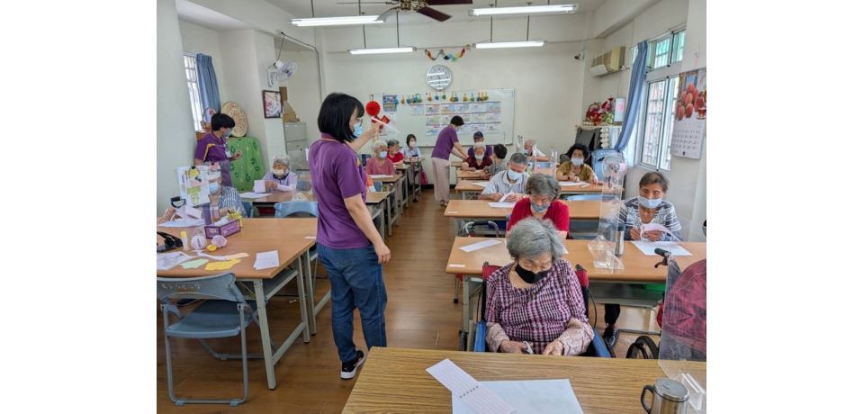 衛生福利部草屯療養院附設北勢里日照中心 迎七夕 蒸油飯、做風鈴重溫農曆七月傳統習俗(圖)