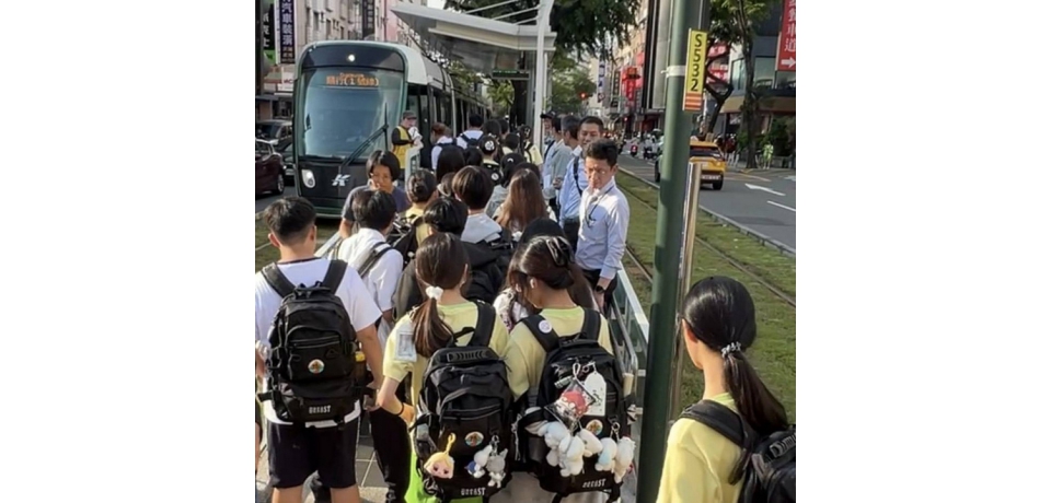 高雄高工、樹德家商開學   學生運量年增9.1％輕軌增開3班打點車疏運，平均班距7分鐘(圖)