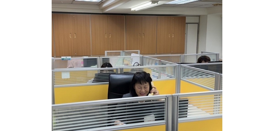 高雄銀行董座徐翠梅 擔任一日客服 傾聽客戶感受(圖)